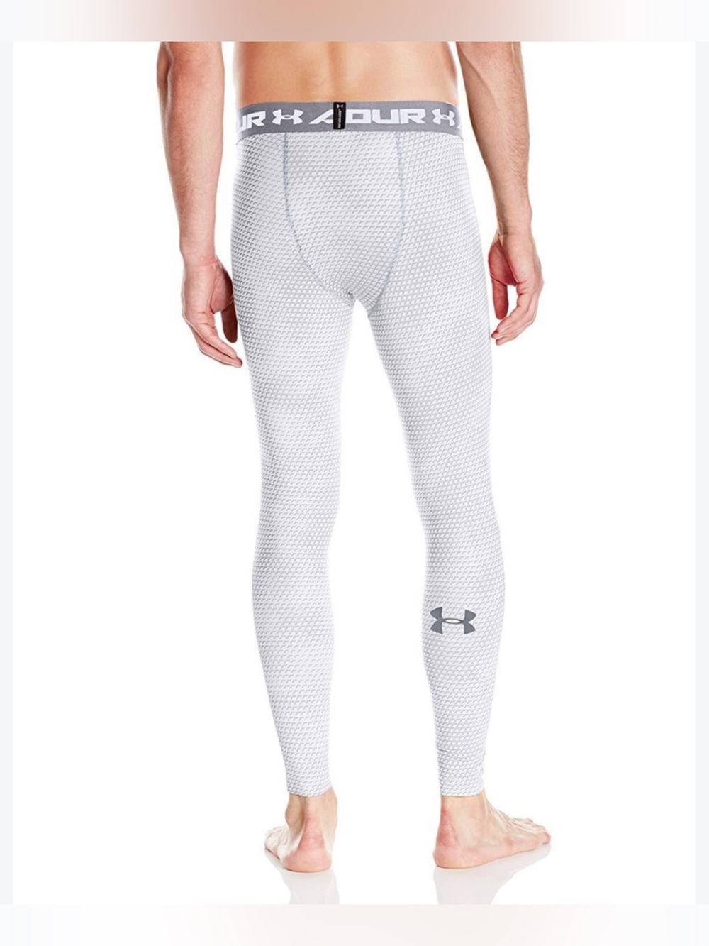 Under Armour HeatGear 3/4 compression leggings. Size M